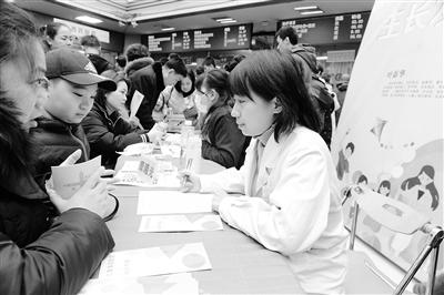 蘭州大學(xué)第一醫(yī)院舉行“新年！新高度！”兒童保健義診活動(dòng)