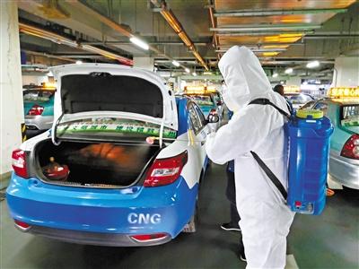 免費(fèi)接送一線抗“疫”人員 蘭州奔馬雷鋒車隊(duì)，你們真棒！