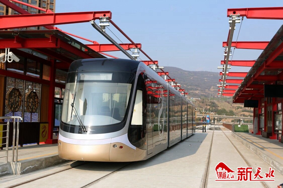 王銳調(diào)研有軌電車示范線一期工程、工業(yè)博物館等項(xiàng)目建設(shè)情況
