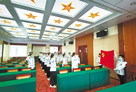 一次難得的黨課——甘肅第二、第三批援鄂醫(yī)療隊(duì)預(yù)備黨員宣誓儀式側(cè)記