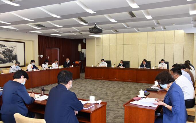 【兩會(huì)快訊】甘肅代表團(tuán)分組審議全國(guó)人大常委會(huì)工作報(bào)告，林鐸參加第一小組會(huì)議并發(fā)言