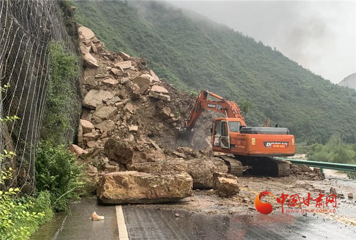 甘肅：搶險(xiǎn)救災(zāi)保暢通 一線(xiàn)公路職工在行動(dòng)