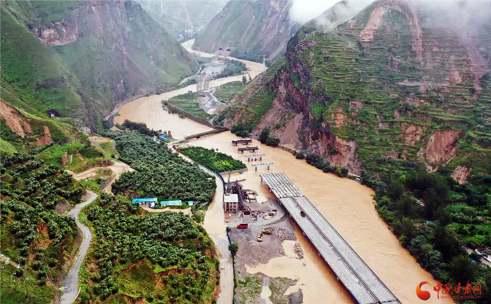 甘肅3地遭遇持續(xù)強降雨 “藏青藍”奮戰(zhàn)一線防汛搶險（組圖）