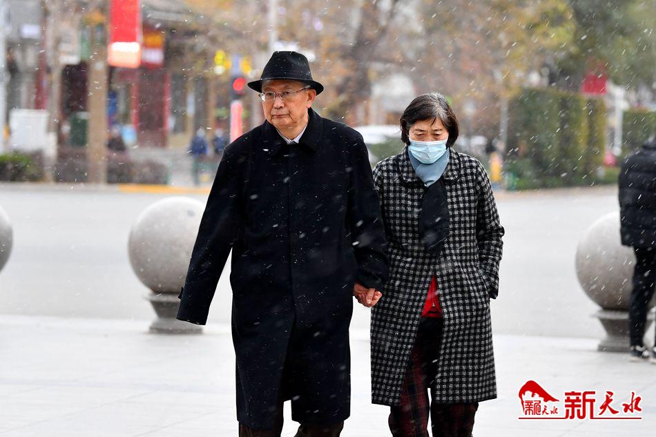 初雪來了！一起在天水街頭，共赴“白頭”！