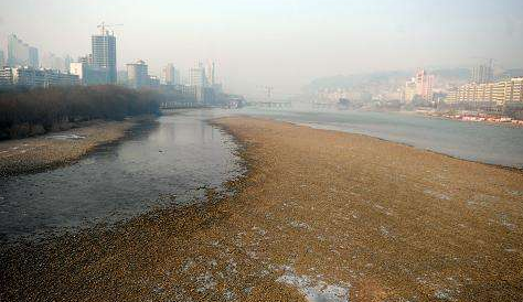 市民：黃河水位大降會不會影響供水？ 水務(wù)部門：枯水期流量偏小屬于正?，F(xiàn)象