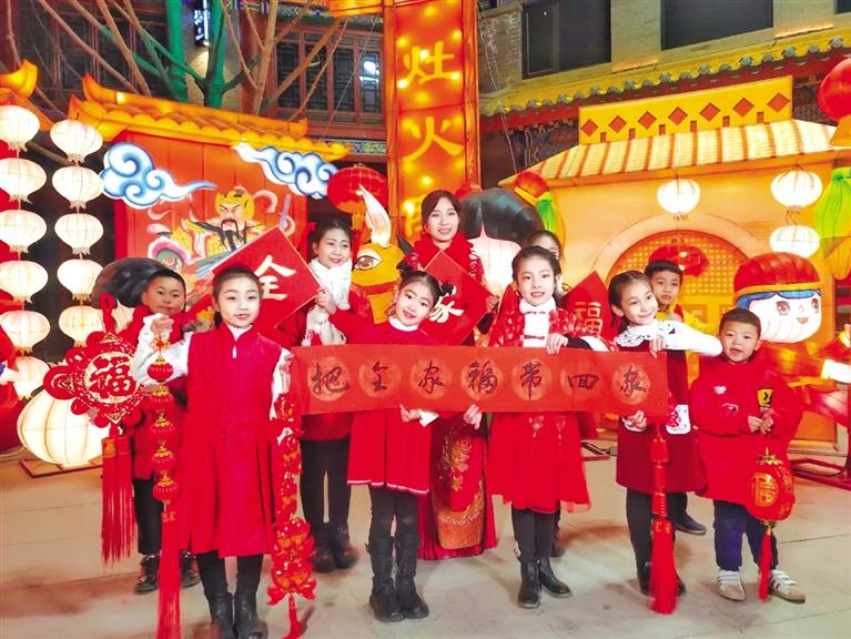 原創(chuàng)音樂電視《全家?！废蛱m州市人民拜年！