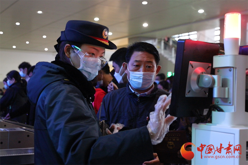 甘肅多地突降雨雪  鐵路部門積極應(yīng)對