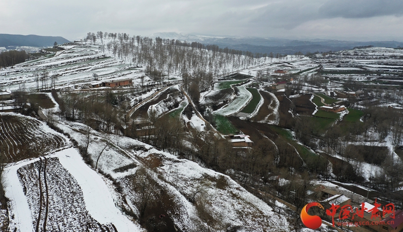 漫山素白，雪落如畫(huà)，這里是春季的臨夏（圖）