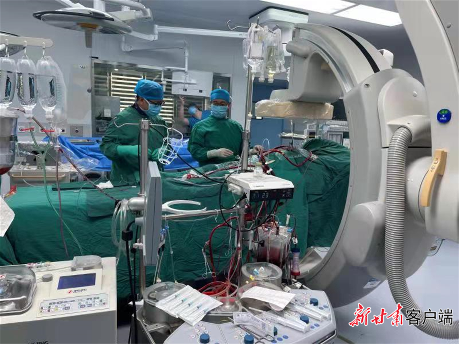 填補省內(nèi)空白，蘭大一院連續(xù)完成“一站式”雜交手術(shù)
