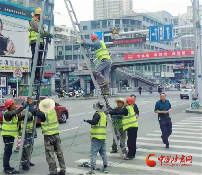 蘭州市城管委開展線纜清除整治行動(dòng)
