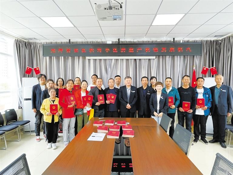 蘭州廣武門街道光輝村社區(qū) 91戶居民終于拿到了房產(chǎn)證！