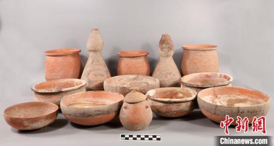 圖為圪垯川遺址出土的器物組合。(資料圖) 甘肅省文物局供圖