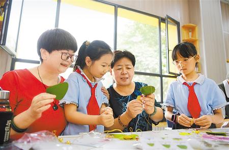 蘭州新區(qū)推進“雙減”政策落地非寄宿制中小學不得在校內(nèi)設(shè)置食品小賣部、超市