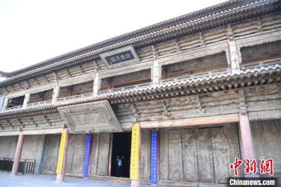 圖為張掖大佛寺建筑外圍?！钇G敏 攝