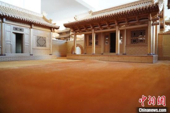 圖為微縮建筑蘭州四合院內(nèi)部結(jié)構(gòu)?！【琶赖┰?　攝