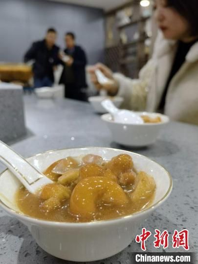 圖為酒泉美食“糊鍋”。　殷春永 攝