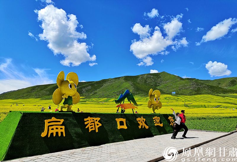 河西走廊張掖扁都口，古絲綢之路要道。王振武 攝
