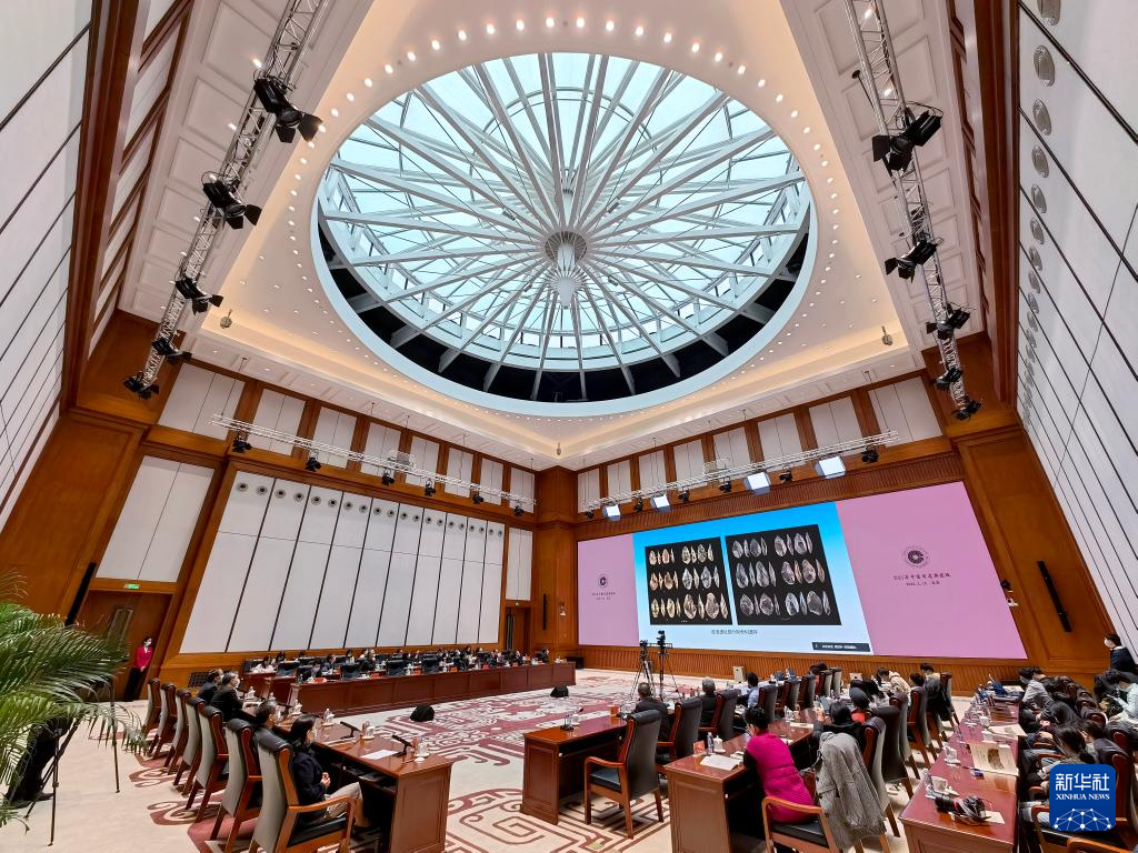 3月18日，“中國社會科學(xué)院考古學(xué)論壇·2021年中國考古新發(fā)現(xiàn)”進(jìn)行入選項(xiàng)目報(bào)告環(huán)節(jié)（手機(jī)照片）。