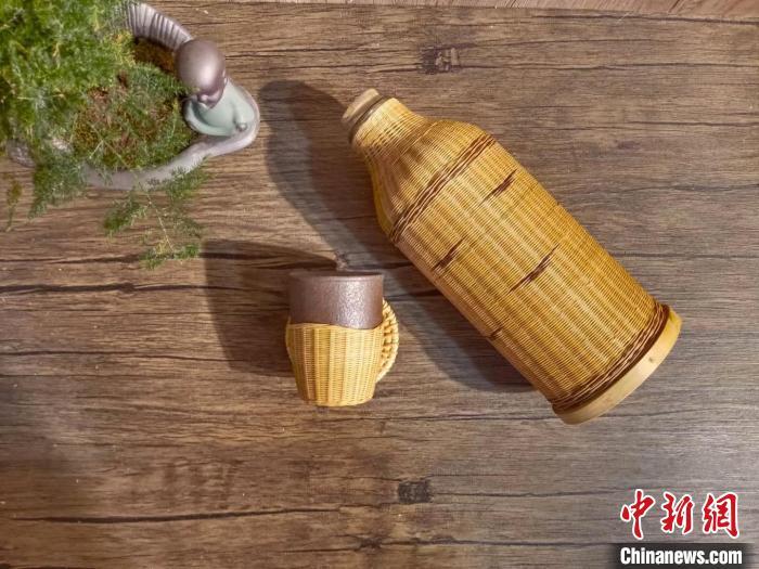 圖為竹編暖壺套。(資料圖) 甘肅省非遺保護(hù)中心供圖