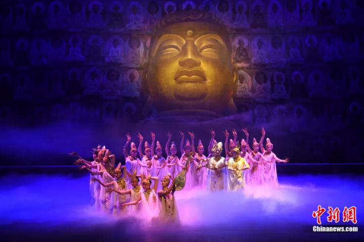 2024年2月23日晚，中國(guó)經(jīng)典舞劇《絲路花雨》在甘肅蘭州演出恭賀新春。李亞龍 攝