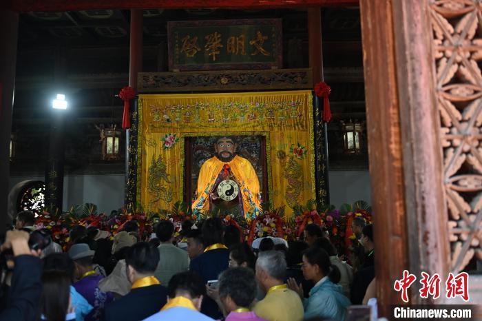 6月21日，2024(甲辰)年公祭中華人文始祖伏羲大典在甘肅天水舉行，來自海峽兩岸及港澳地區(qū)約500人現(xiàn)場(chǎng)共祭中華人文始祖伏羲。中新社記者 李亞龍 攝