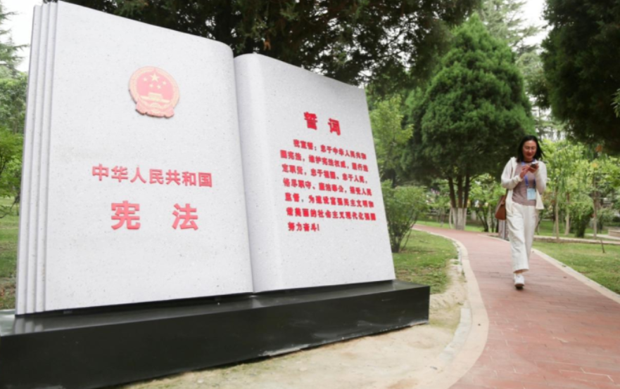 網(wǎng)絡(luò)普法“碼”上行：蘭州市西固區(qū)金城公園探索“線上+線下”普法新場域